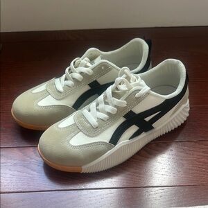 De Florance White and Black Retro Sneakers
